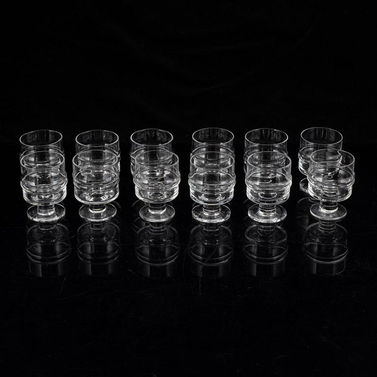 TIMO SARPANEVA, a set of 12 Pisaranrengas /Drop ring / Ripple glasses, Iittala.