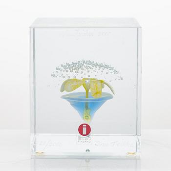 Oiva Toikka, annual glass cube 2000, signed Oiva Toikka Nuutajärvi 2000, 528/2000.