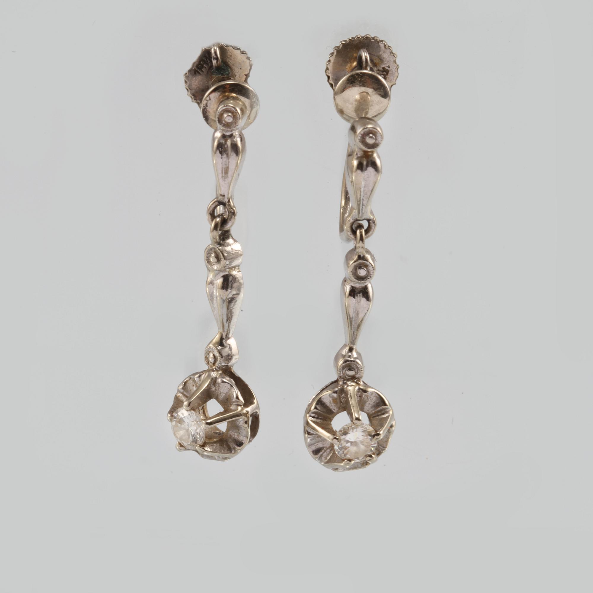 ÖRHÄNGEN, 18K vitguld med 2 briljantslipade diamanter, importstämplade. Vikt 3,4 gram.