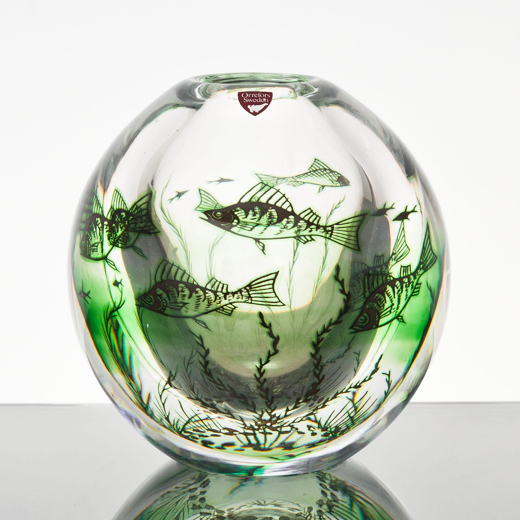VAS, glas, fiskgraal, Edward Hald, Orrefors, signerad och numrerad. 1900-talets andra hälft.