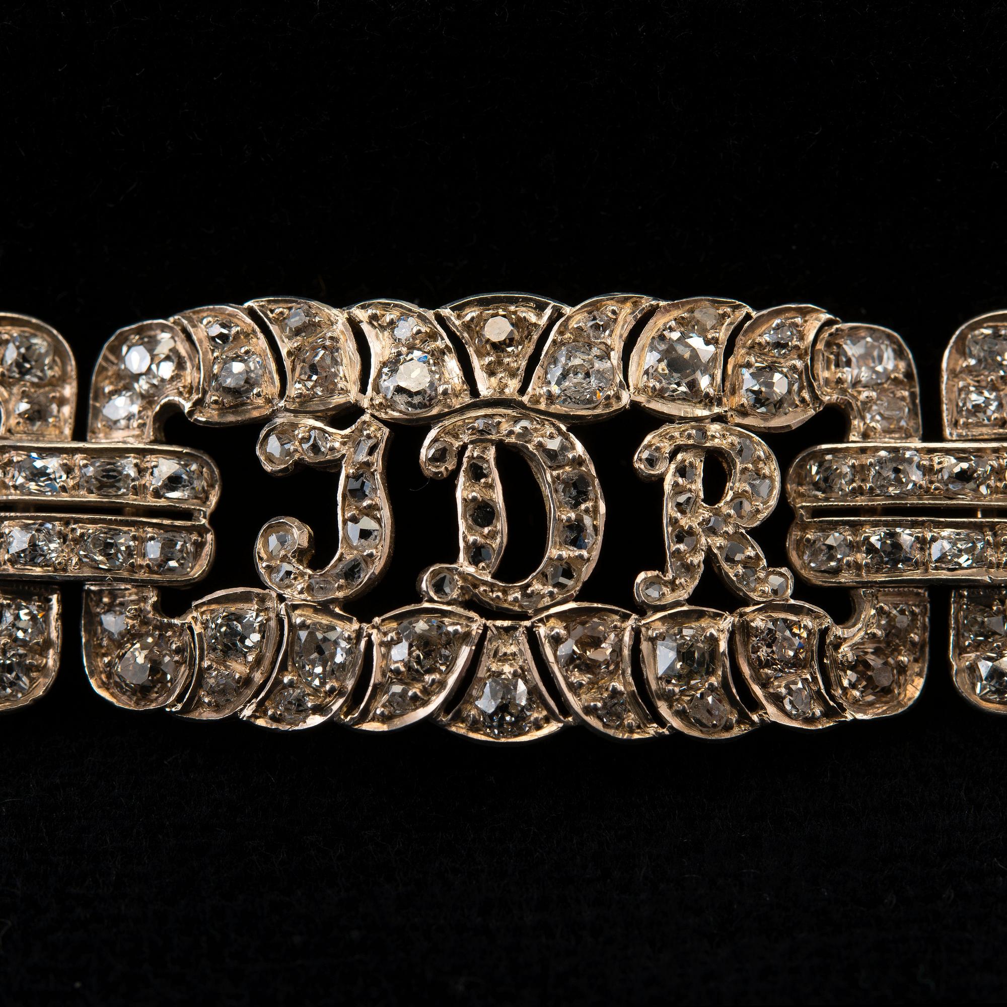 ARMBAND, 259 antik- och rosenslipade diamanter ca 7 ct. 18K guld, silver. Längd 18,5 cm, vikt 38,8 g.