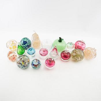Letter weights/decorative fruits and perfume bottle 18 pcs glass 20th century.