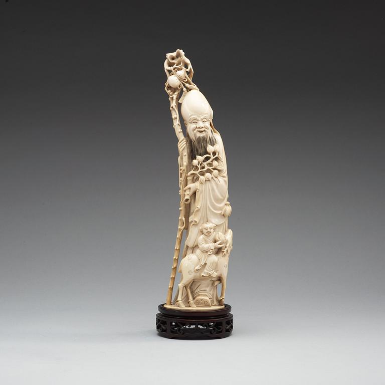 A carved ivory sculpture of Shoulao, Qing dynasty, 19th Century.