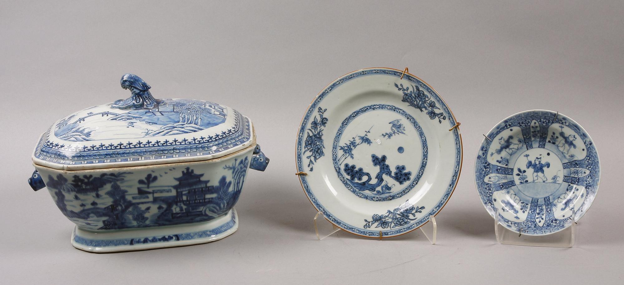 TERRIN samt TALLRIKAR 6 st, porslin, Kina. 1700/1800-tal.