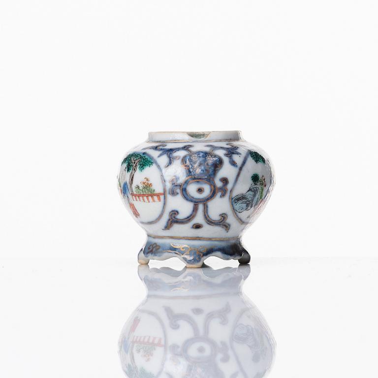 A Chinese miniature famille rose brush pot, Qing dynasty, 19th Century with seal mark in red.