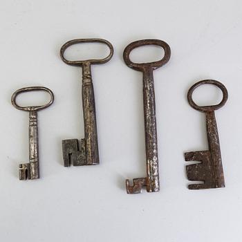 Four iron keys 18/19th century.