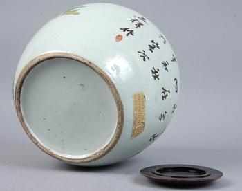 URNA samt BOJAN, porslin, Kina, 1800/1900-tal.