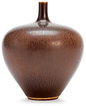 477. A Berndt Friberg stoneware vase, Gustavsberg studio 1965.