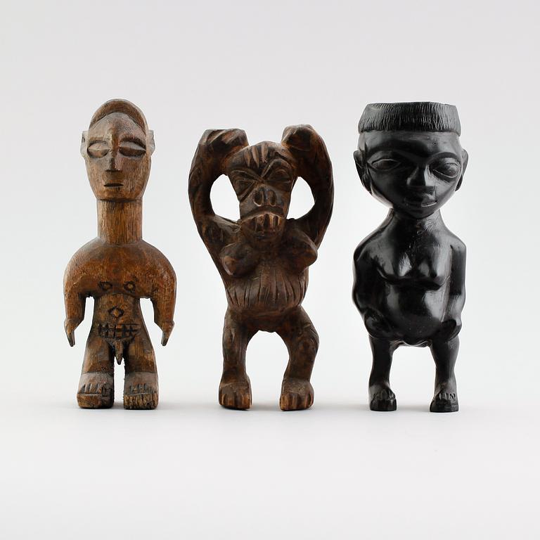 FIGURER, 3 st, skuret trä, Afrika.