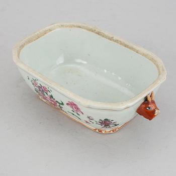 SMÖRTERRIN, kompaniporslin, Qingdynastin, Qianlong (1736-95).