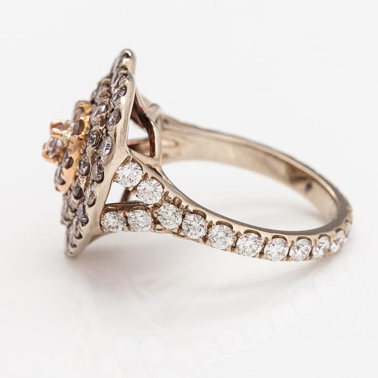 Ring, 18K vitguld, diamanter ca 2.77 ct tot.