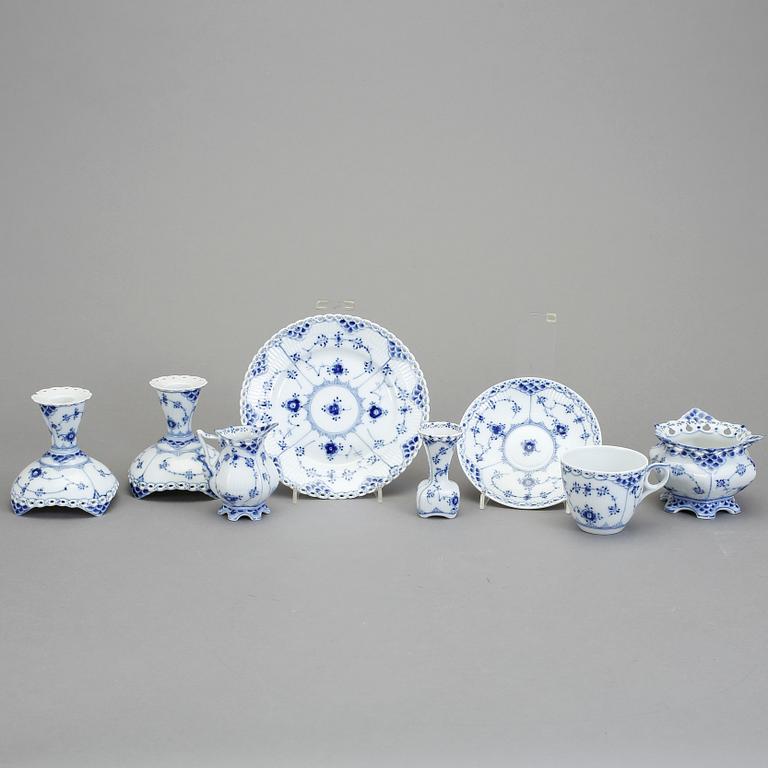 KAFFESERVIS, 25 delar, bl.a. "Musselmalet helblond", Royal Copenhagen.