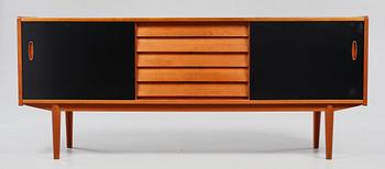 SIDEBOARD, "Trio", Nils Jonsson, Troeds, 1900-talets andra hälft.