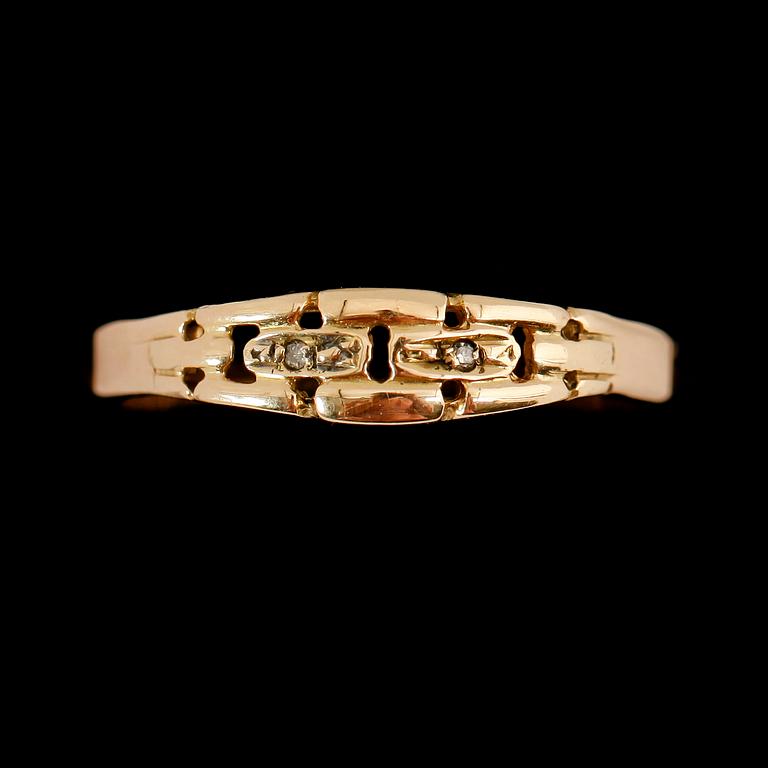 RINGAR, 2 st, 18 k guld, safir samt mindre diamanter. Total vikt ca 5 g.