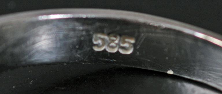 RING, vitguld m biljanter tot ca 0,75 carat.