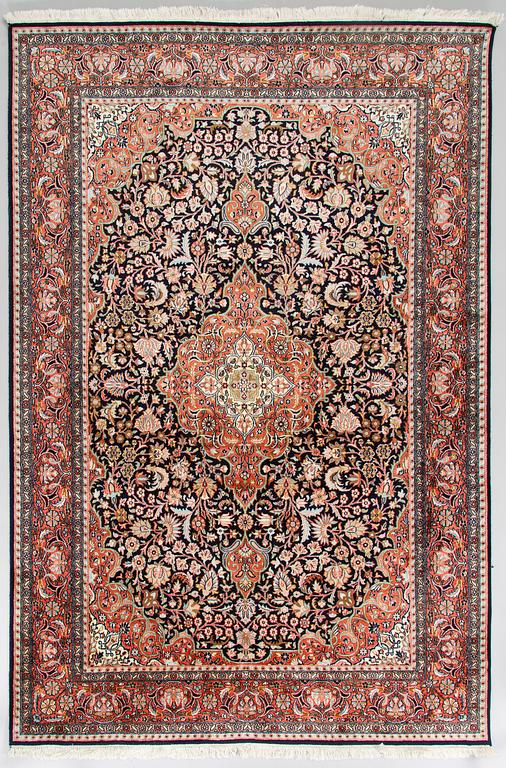 Matta, silk på bomullsvarp, Kashmir, ca 274 x 183 cm.
