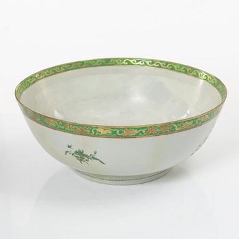 Smörterrin, terrinfat och bålskål, kompaniporslin, Kina, Qingdynastin, 1700-tal.