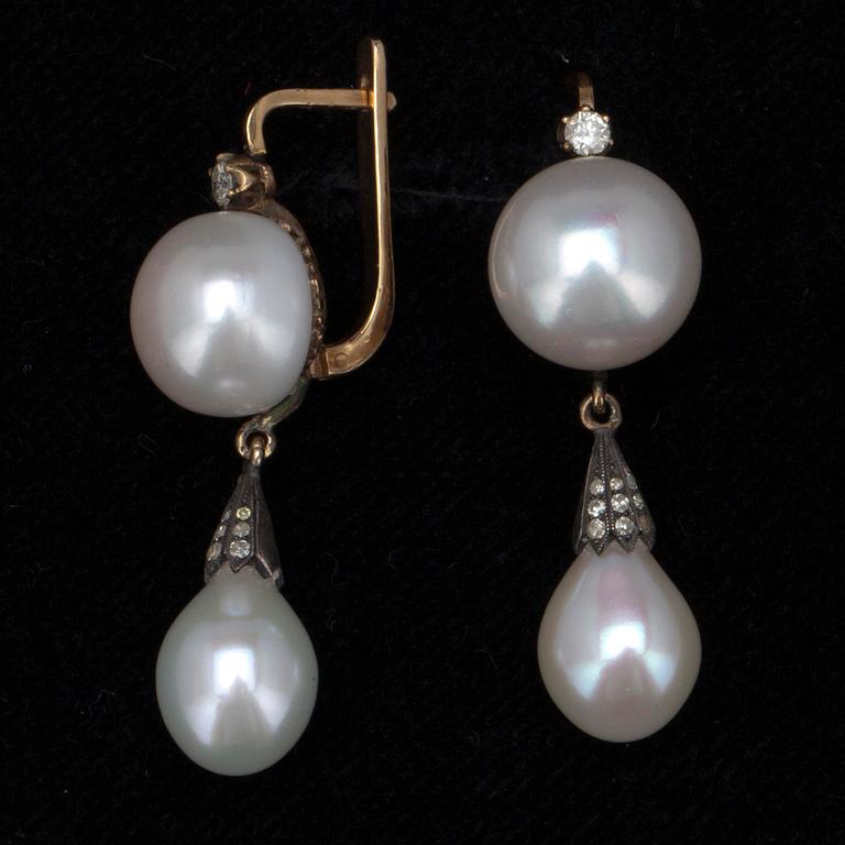 ÖRHÄNGEN, guld 14K / 56, diamanter tot. ca 0,38 ct, pärlor. Ryssland 1899-08.