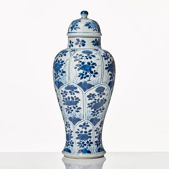 Two blue and white vases, Qing dynasty, Kangxi (1662-1722).