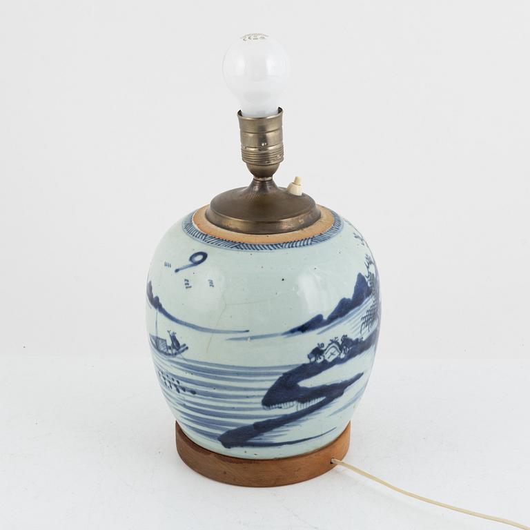 Bojan / bordslampa, porslin, Kina, Qingdynastin, 1800-tal.