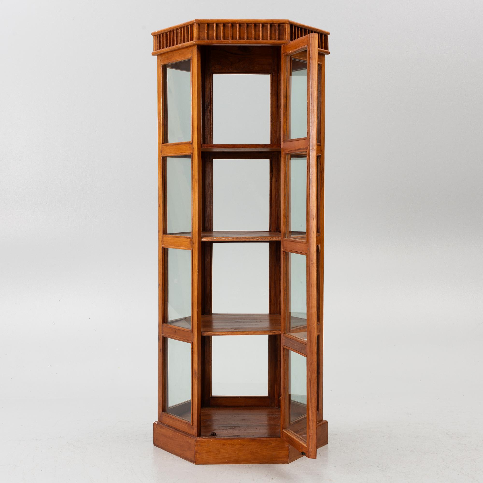 Display cabinet, 20th century.