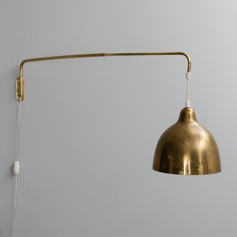 LISA JOHANSSON-PAPE, A WALL LAMP. Manufactured by Orno. 1950s.