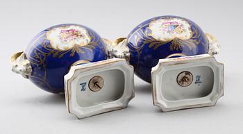 LOCKURNOR, 1 par, porslin, Dresden, 1900-talets mitt.