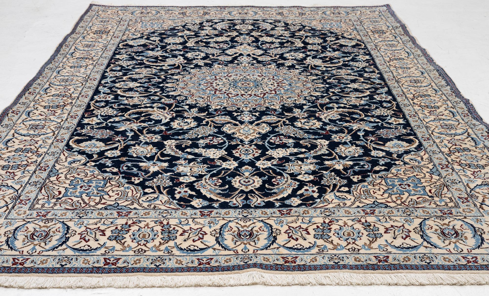 Rug, Nain, approx. 315 x 200 cm.