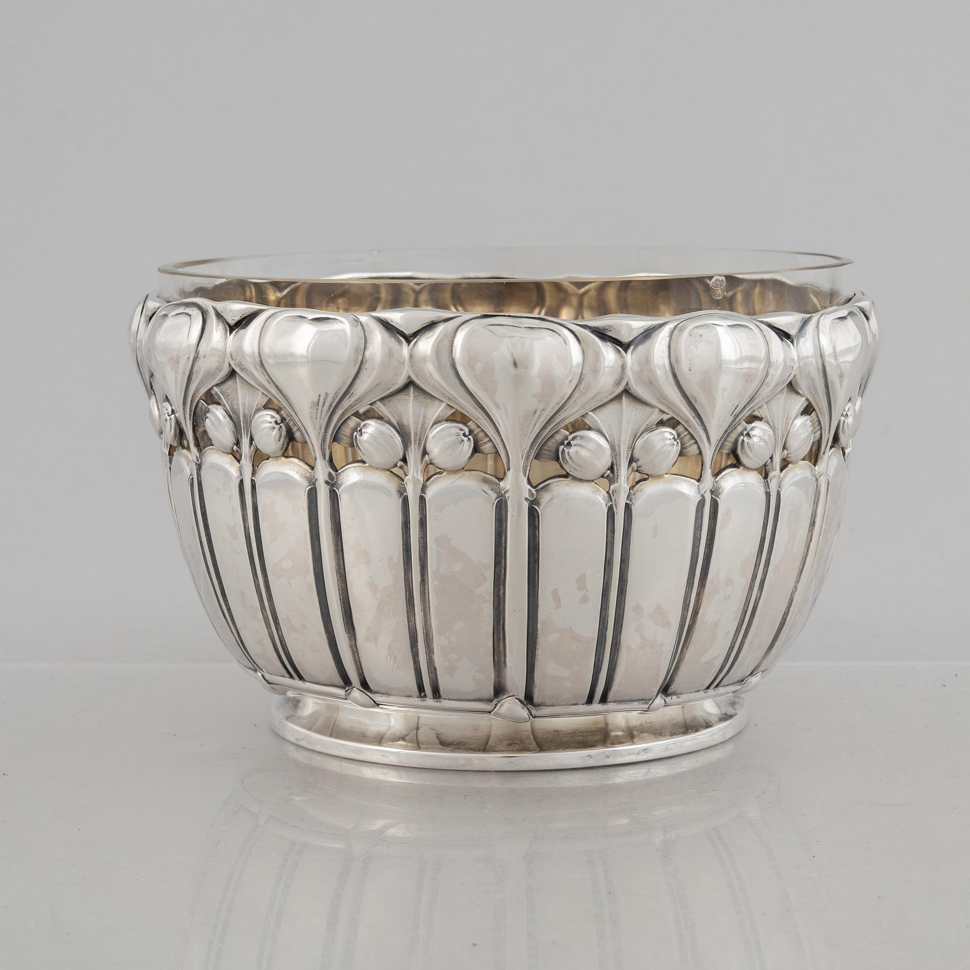 A silver bowl, CG Hallberg Stockholm 1904.