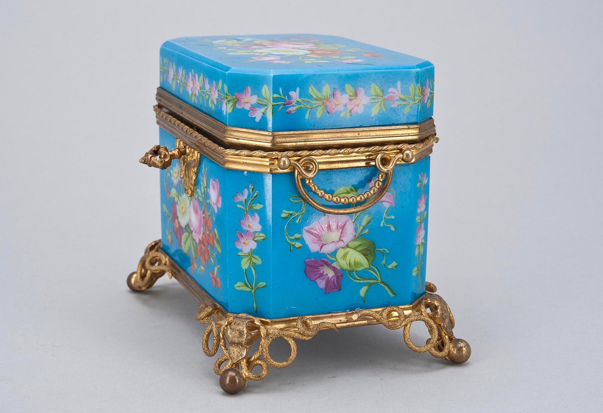 SKRIN samt PARFYMFLAKONGER,  glas samt förgylld mässing, 1800-talets senare hälft.