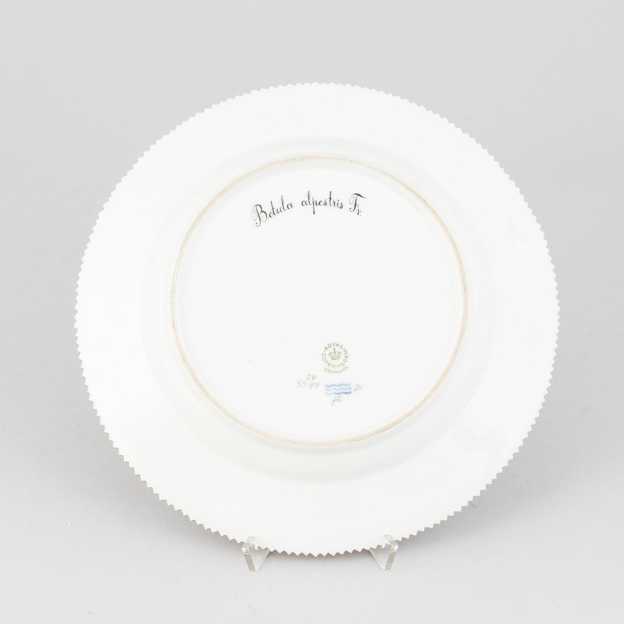A Royal Copenhagen 'Flora Danica' porcelain plate, model 3549, 20th century.