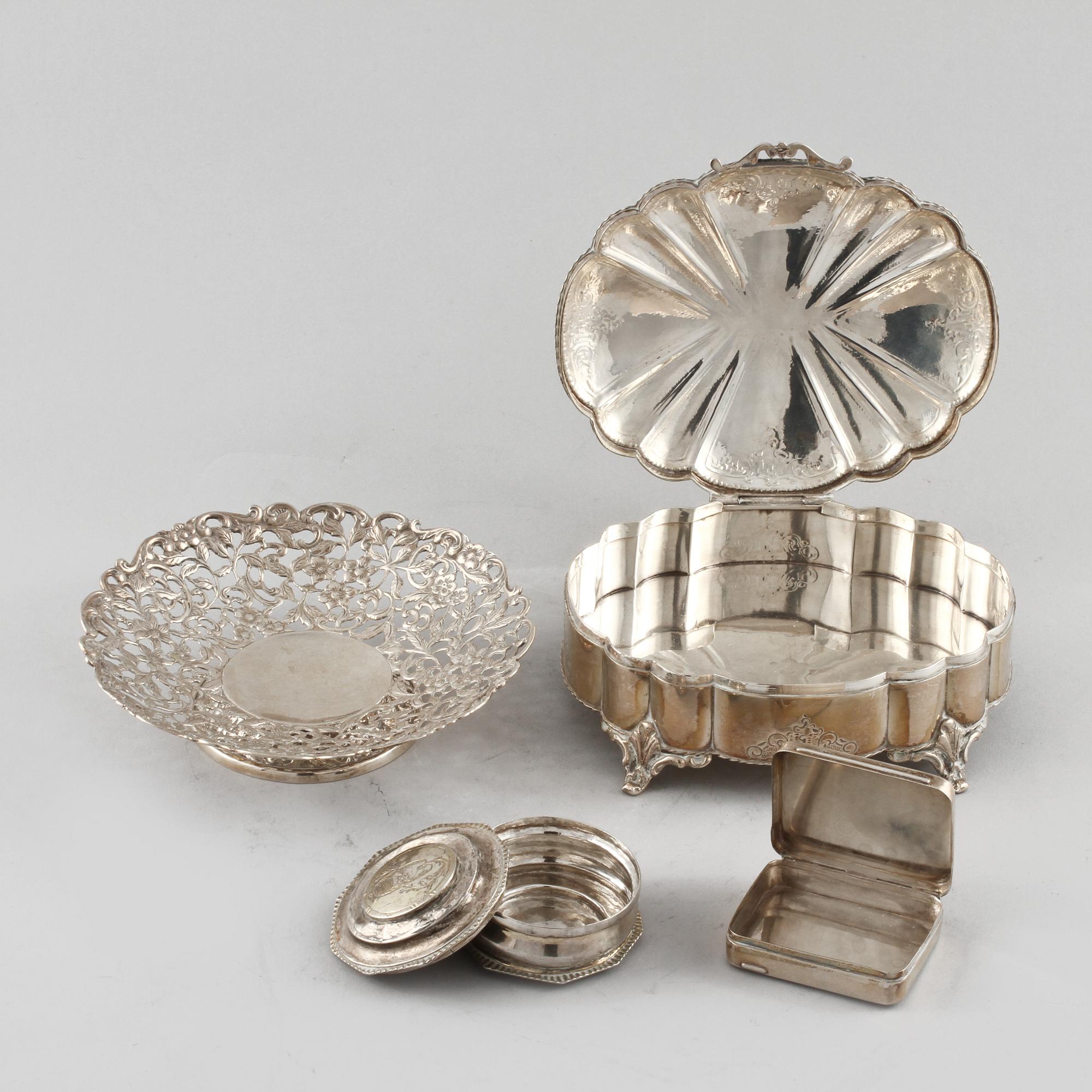 PARTI SILVER, 4 delar, importstämplade, 1900-tal respektive Håkan Holmqvist, Borås, 1815. Vikt 440 g.