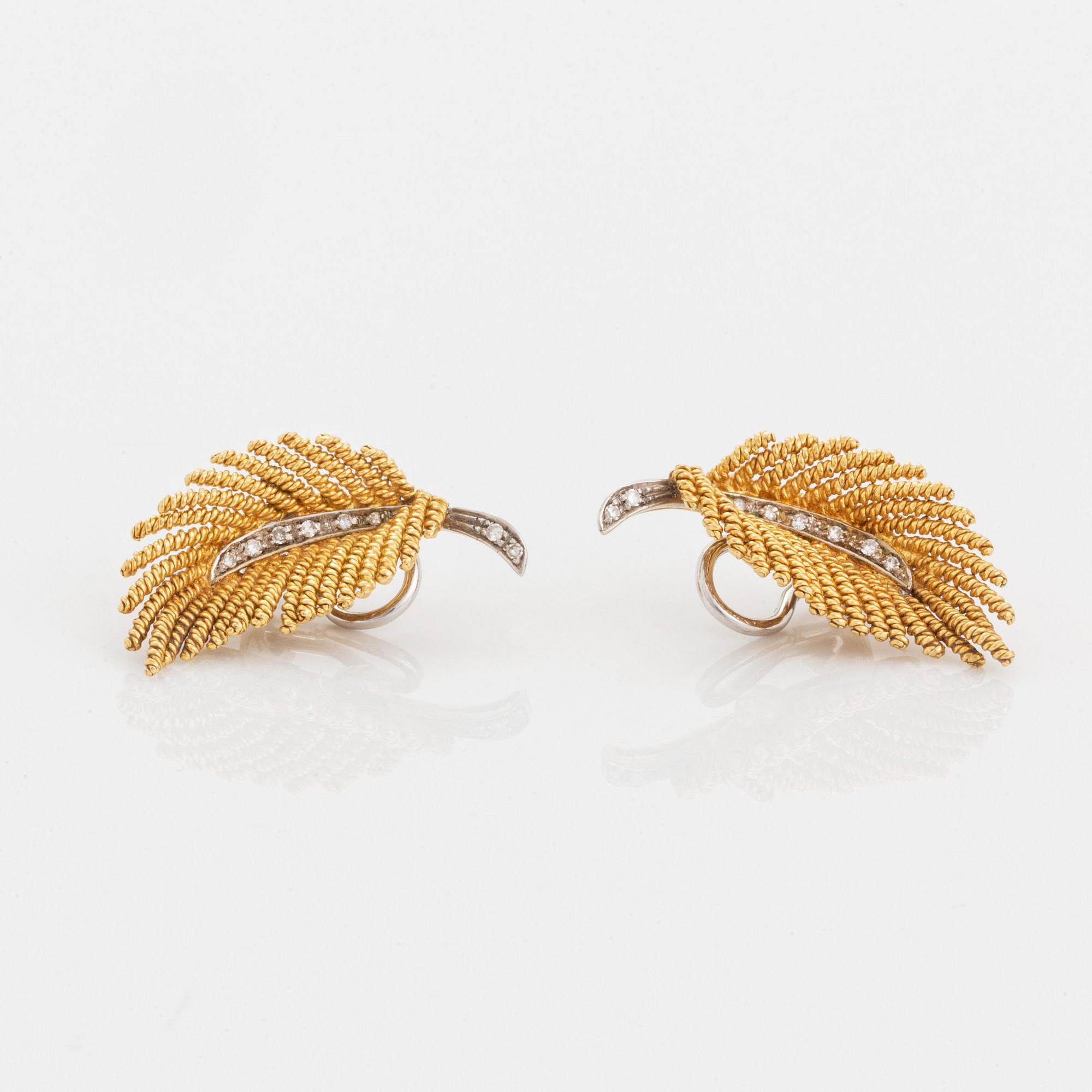 Ett par örhängen 18K guld med åttkantslipade diamanter.