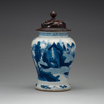 URNA, porslin. Qingdynastin, Kangxi (1662-1722).