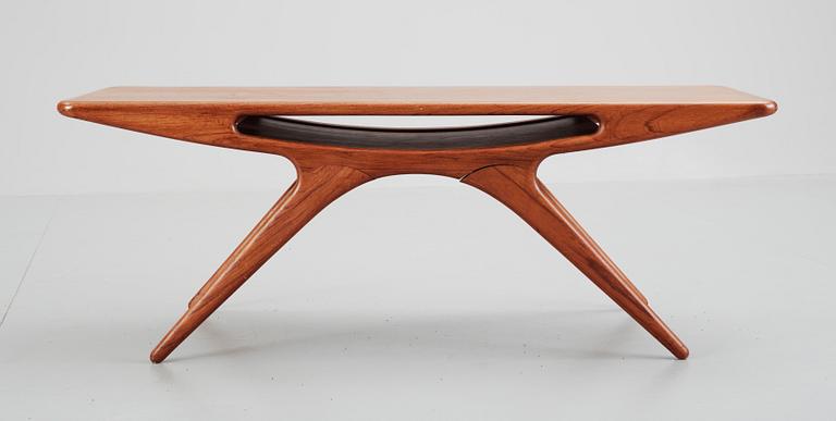 SOFFBORD, Johannes Andersen, för CFC Silkeborg, Danmark. 1950-tal.