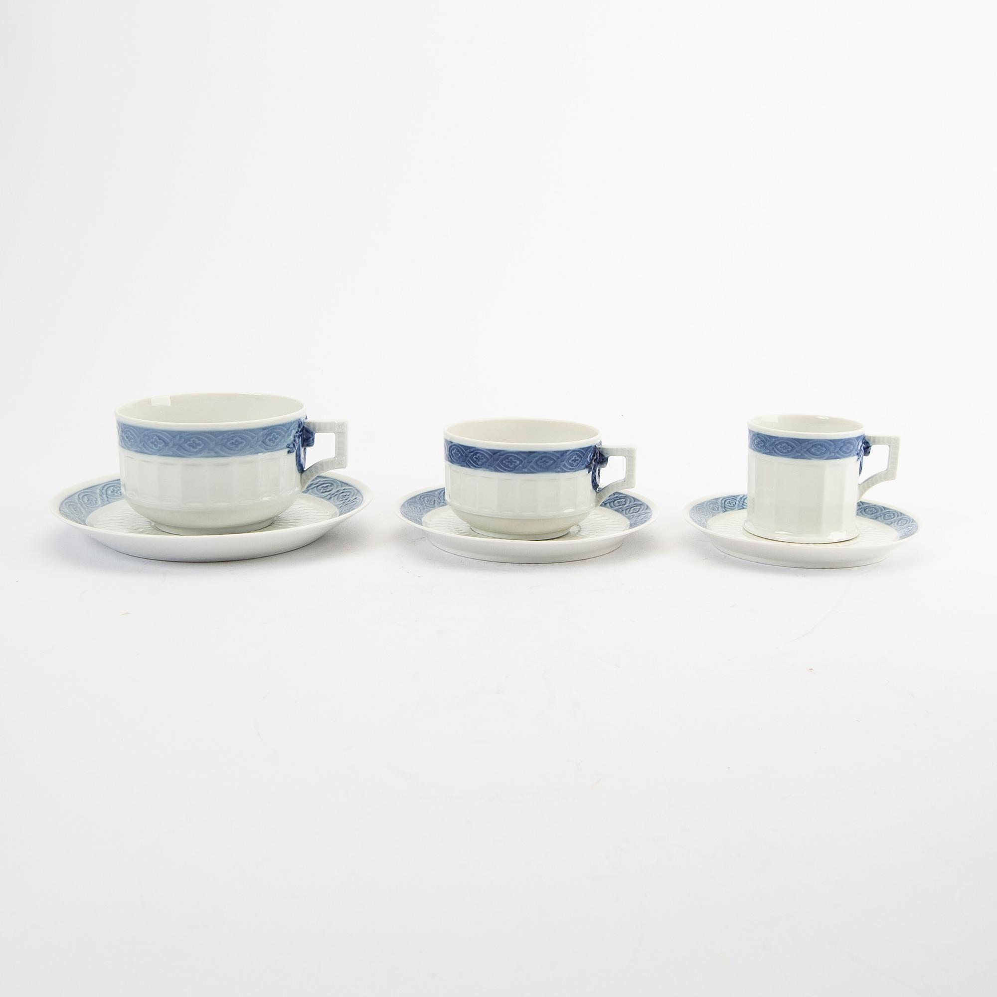 A 107 pcs "Blå vifte" dinner service Royal Copenhagen.