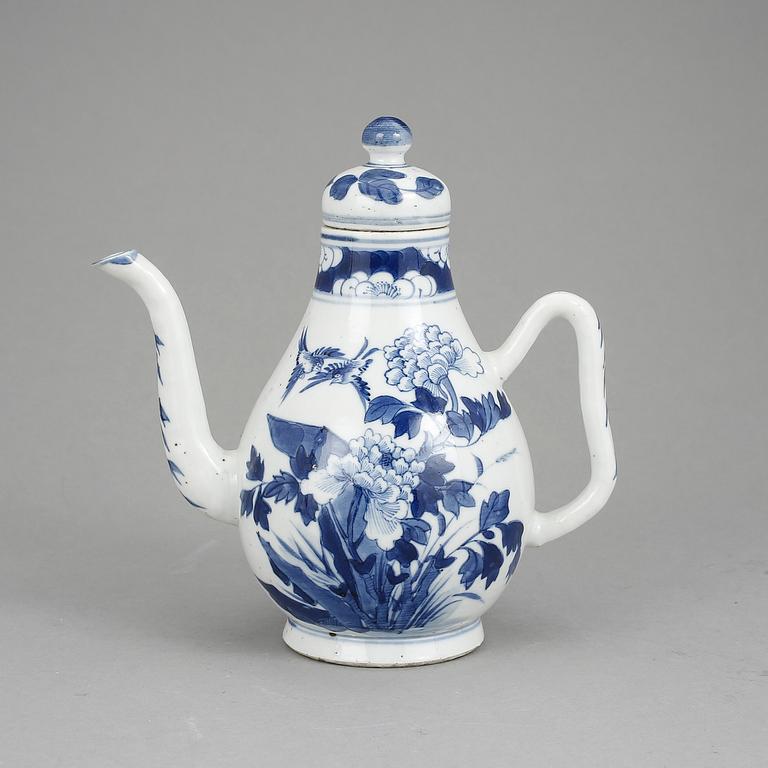 KANNA MED LOCK, porslin, Kina, Kangxi-stil 1800-tal.