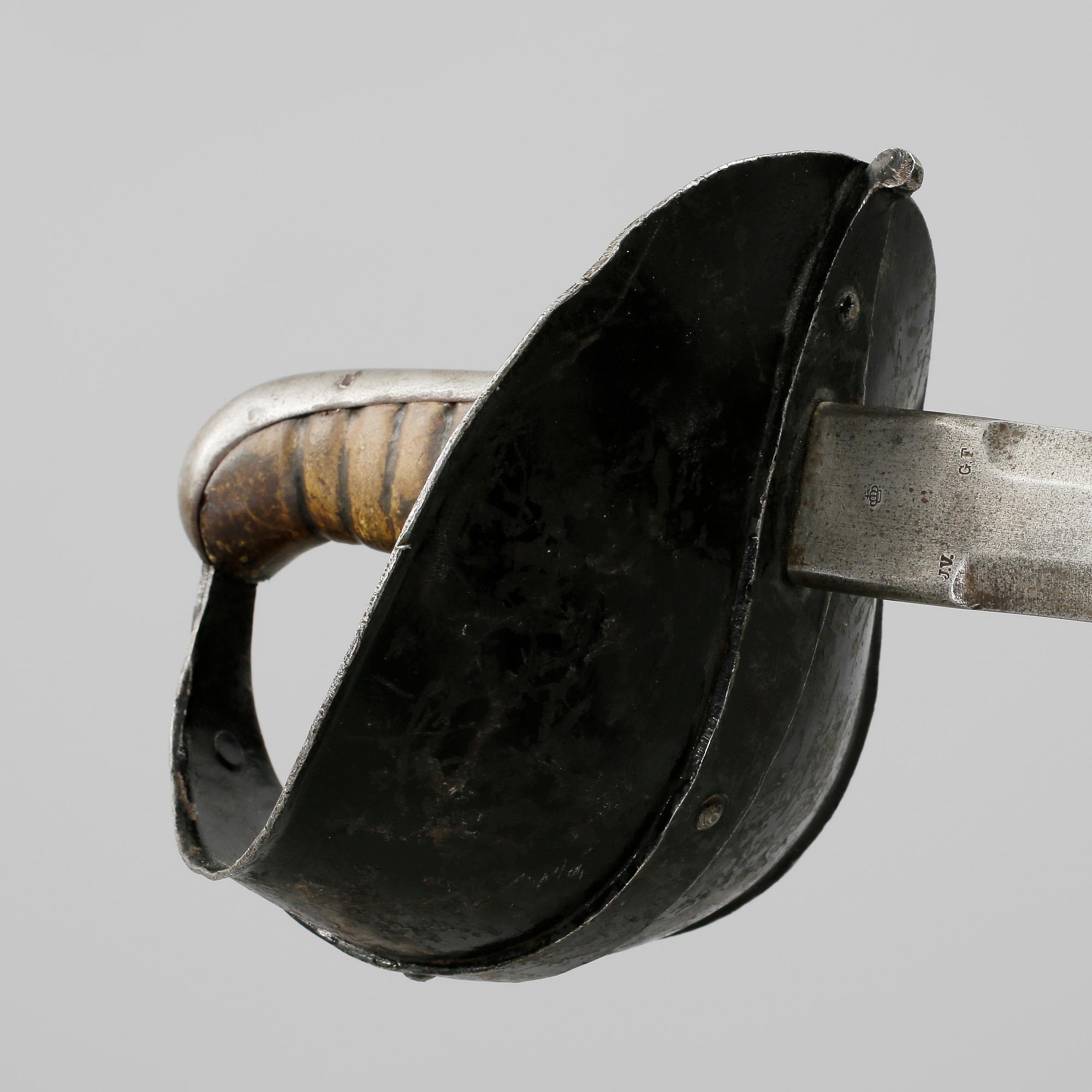 SABEL, för manskap vid kavalleriet, m/1893, samt TRÄNINGSSABEL, omkring år 1900.