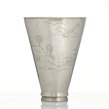 Nils Fougstedt, Vase, Firma Svenskt Tenn, Stockholm, 1925.