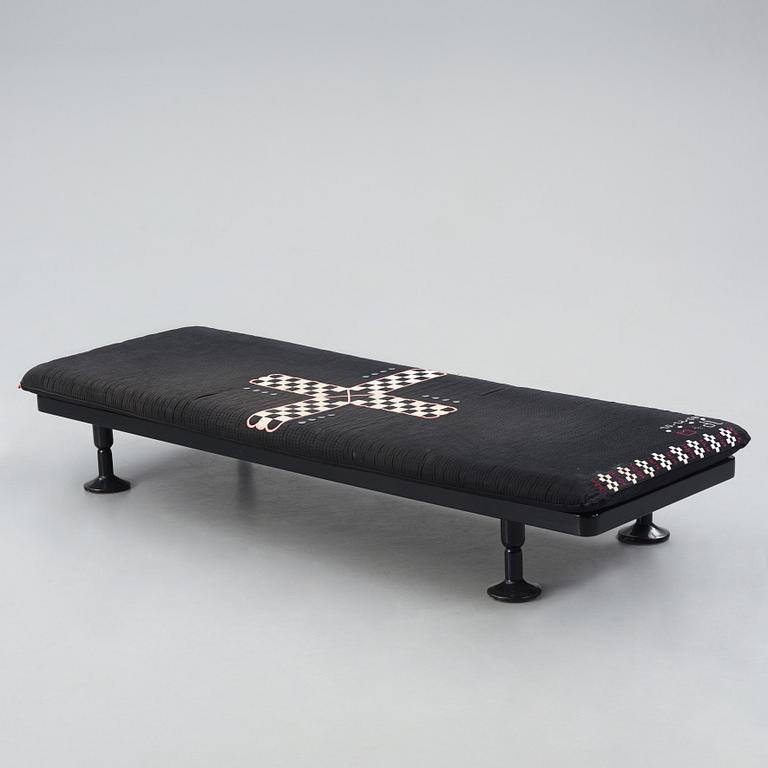 Nipa Doshi & Jonathan Levien, dagbädd, modell "Charpoy cod 123", Moroso, 2009.