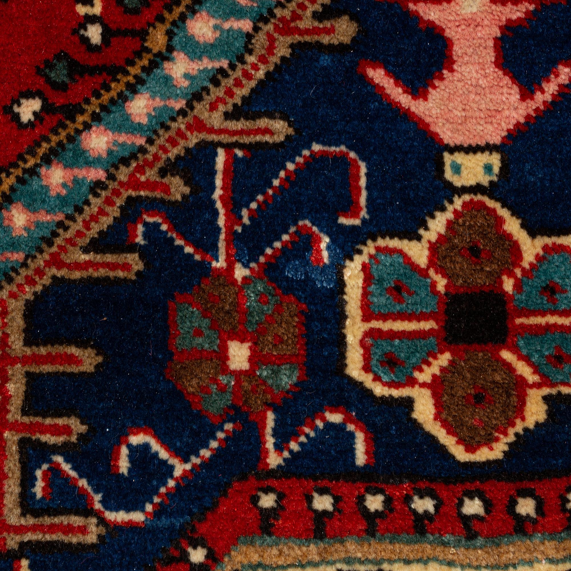 Rug, possibly Karadja, approx. 215 x 142 cm.