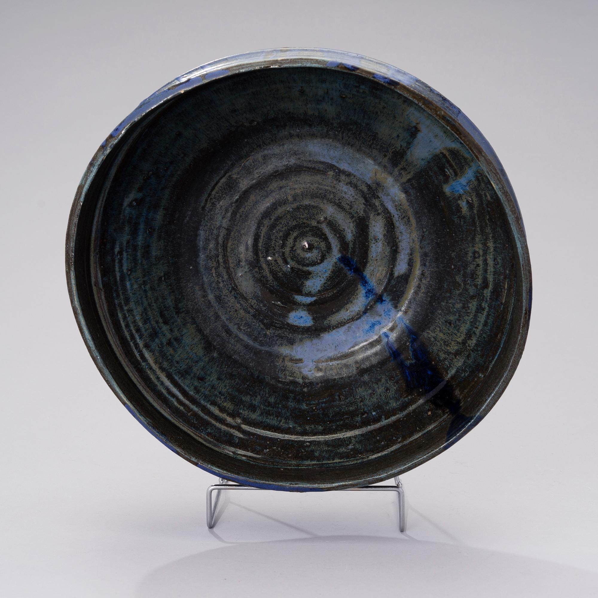 A ceramic bowl signed AMO.