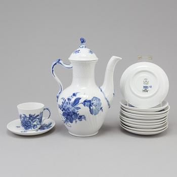 Ten coffeecups with 11 saucers and one coffeepot from Royal Copenhagen, pattern no 10, "Blue Flowers".