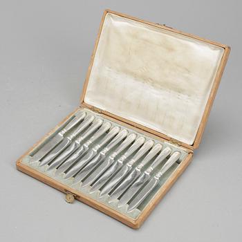 FRUKTKNIVAR i schatull, 12 st, silver, Finland,  1901, vikt ca 307 g.