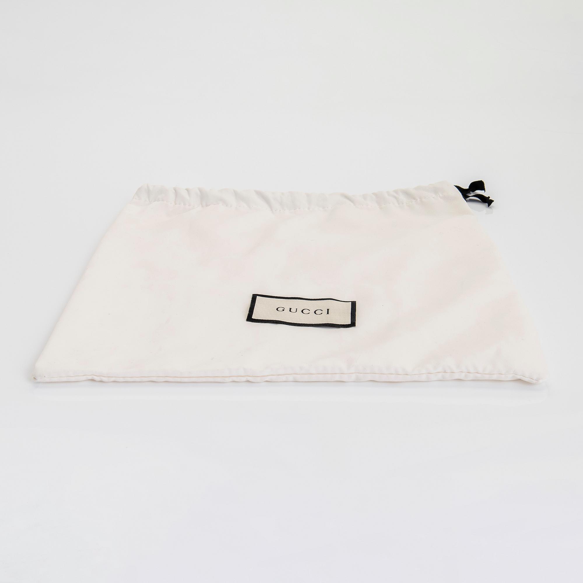 Gucci, a shoulder bag.