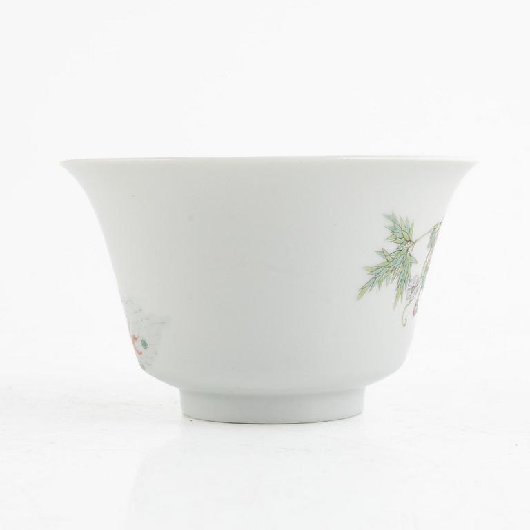 A porcelain bowl, China, 20th century.