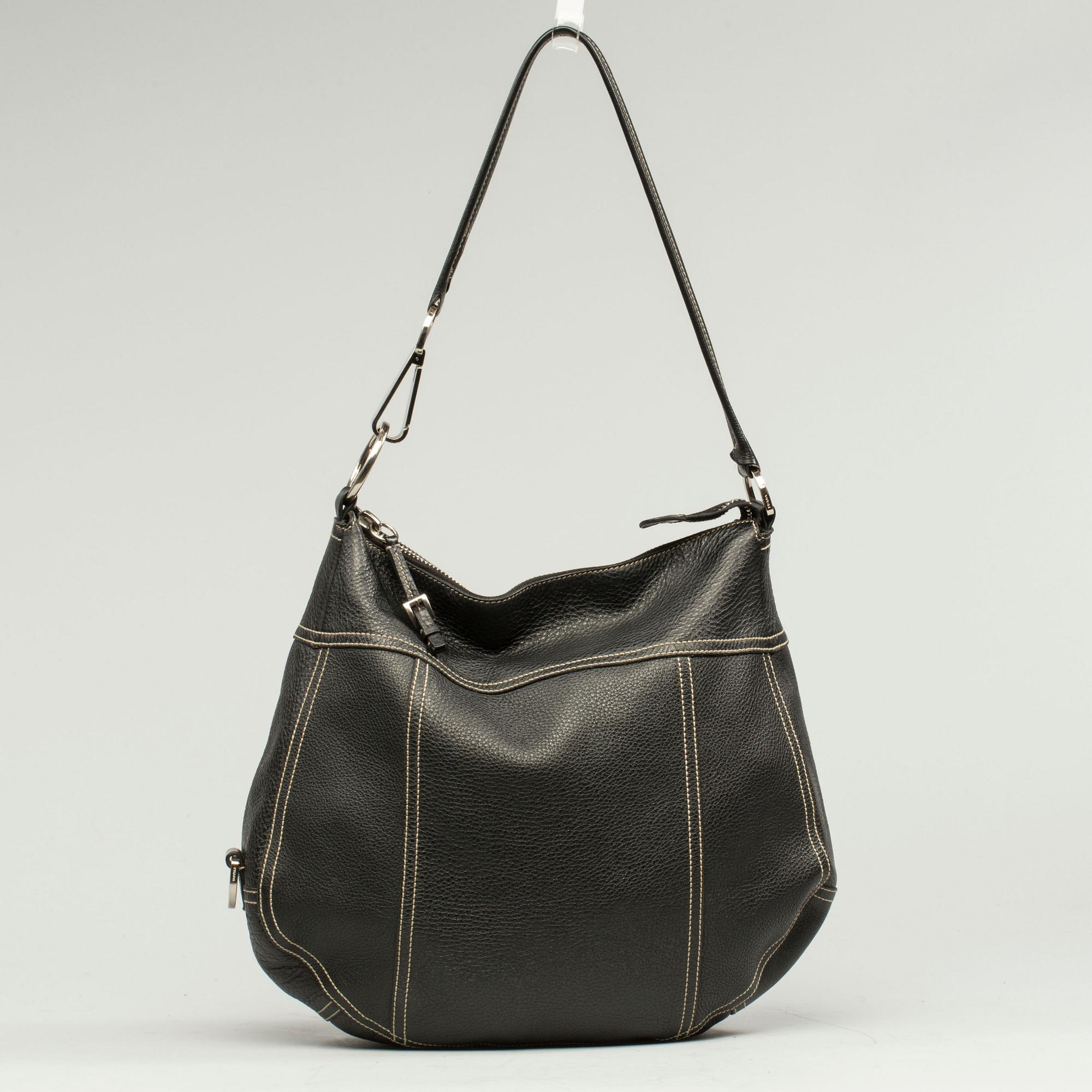 VÄSKA, Prada.