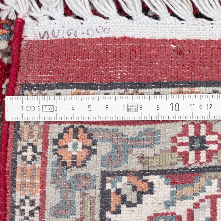 Matta, orientalisk, syntetiskt silke, 145 x 215 cm.