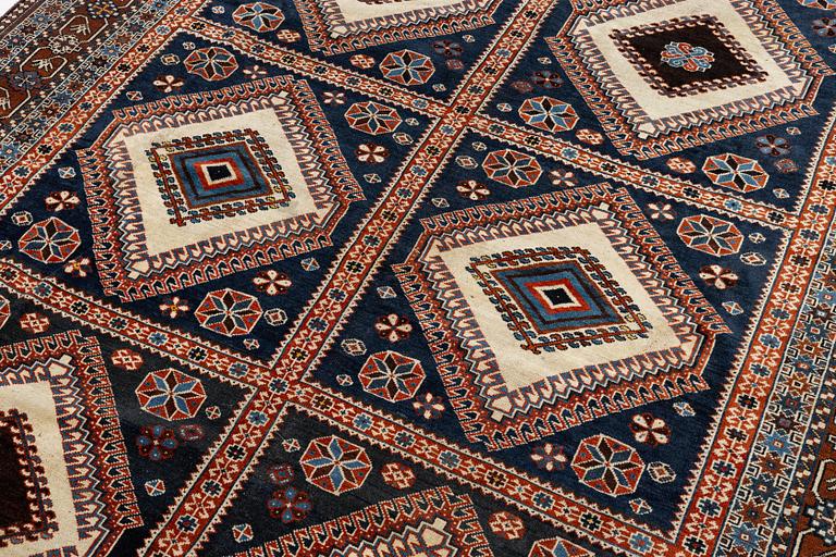 A carpet, Qashkai 'Shekarlou', approx. 310 x 227 cm.