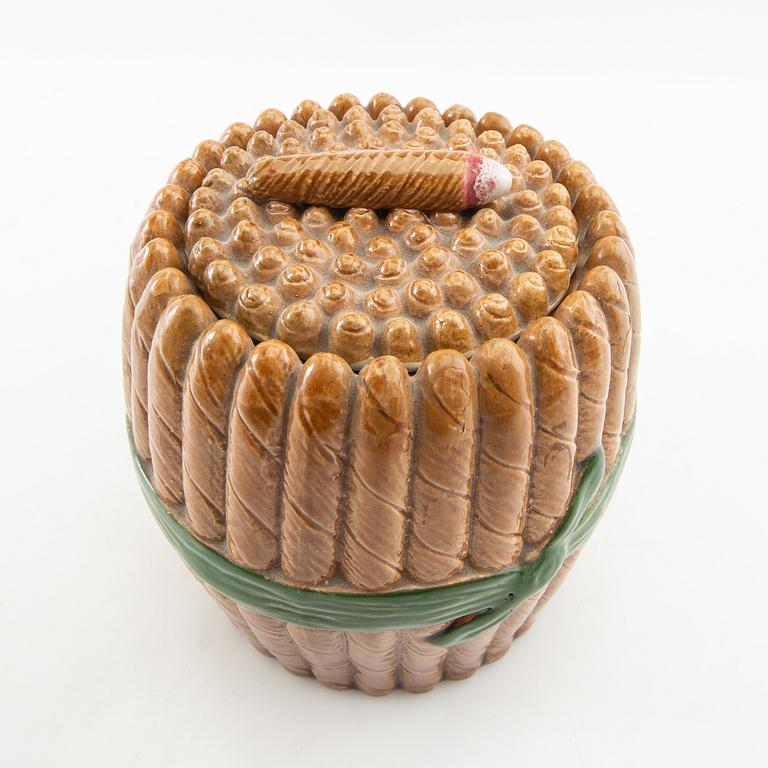 Tobaksburk Höganäs omkring 1900 glaserat lergods.